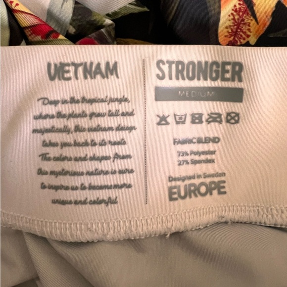 Stronger Vietnam Floral Print Active Leggings and Sport Bra Set Size Medium - Picture 9 of 9